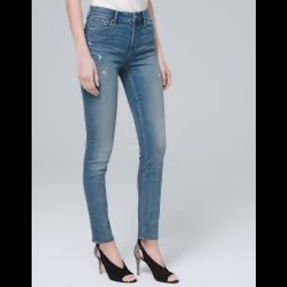 White House Black Market “The Skinny” Jean (Size 6)